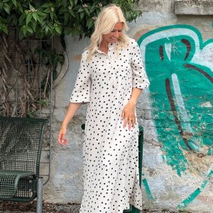 Loved by Lykke - Kjole - LY Smilla ss Dress - Créme w/Black Dots